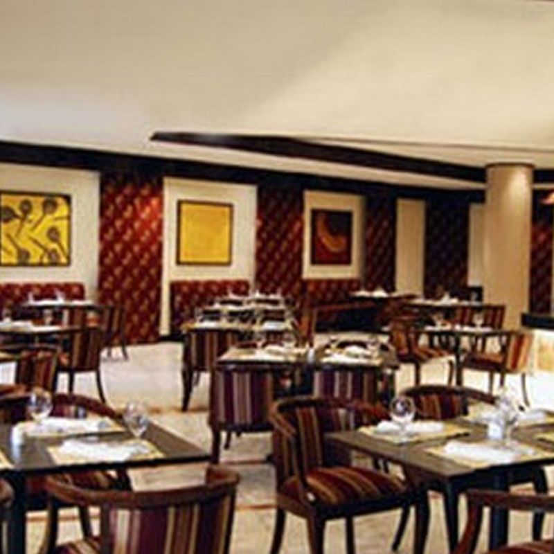 Fanoos Lounge - Movenpick Hotel photo 4