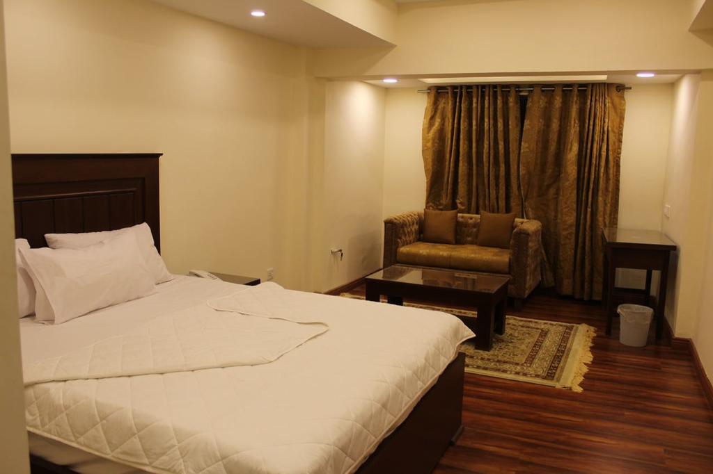 Diplomat Hotel photo 3