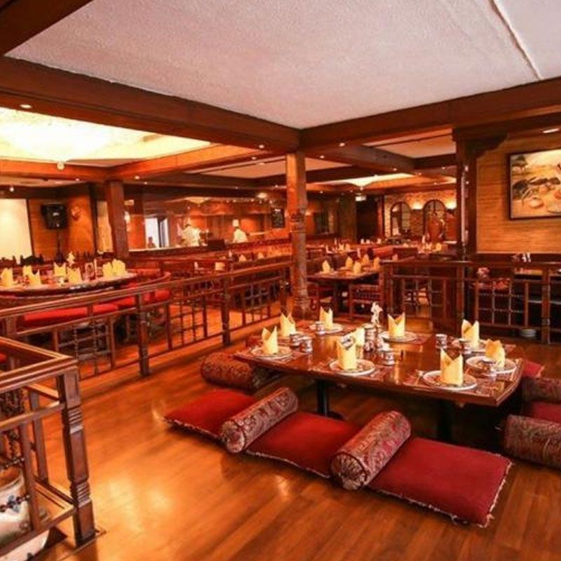 Fanoos Lounge - Movenpick Hotel photo 6
